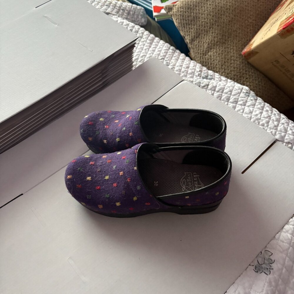 Dansko Vegan Fabric Clogs – Women’s Size 8 (EU 38) – Purple Polka Dot Comfort Sh - Picture 2 of 7
